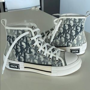 Women’s booties Dior (not real )